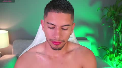Snapshot of aaronfox_ chatting on January 30, 10:19 am AARON online show from January 30, 10:19 am