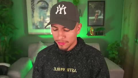 Snapshot of aaronfox_ chatting on March 11, 1:23 pm AARON online show from March 11, 1:23 pm
