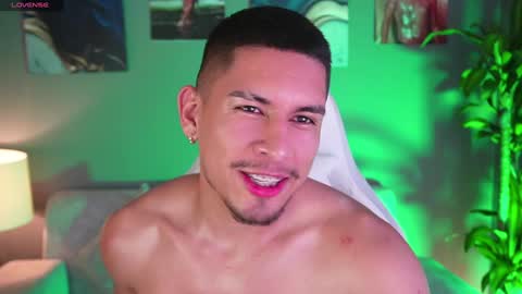Snapshot of aaronfox_ chatting on January 21, 9:04 pm AARON online show from January 21, 9:04 pm