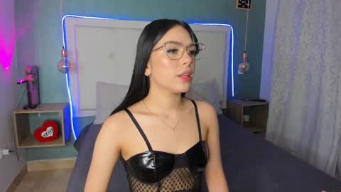 Snapshot of abbydixon1 chatting on February 12, 12:27 am Abby Dixon online show from February 12, 12:27 am