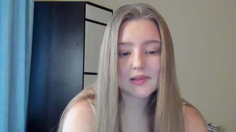 Snapshot of abbywyte chatting on March 9, 2:54 pm Abby Stream at Sat Sun Mon Fri online show from March 9, 2:54 pm