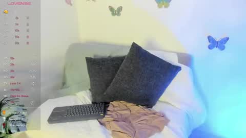 Snapshot of abigail_luna_ chatting on January 18, 12:57 am abi online show from January 18, 12:57 am