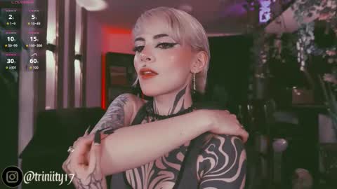 Snapshot of abril__colen chatting on September 17, 3:32 am April online show from September 17, 3:32 am