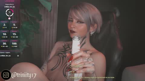 Snapshot of abril__colen chatting on January 1, 11:27 am April online show from January 1, 11:27 am