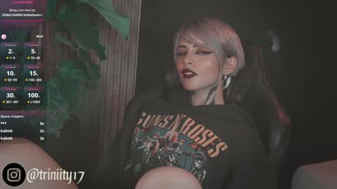 Snapshot of abril__colen chatting on January 1, 8:24 am April online show from January 1, 8:24 am