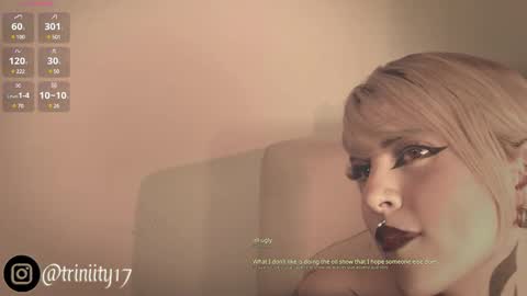 Snapshot of abril__colen chatting on December 17, 12:12 am April online show from December 17, 12:12 am