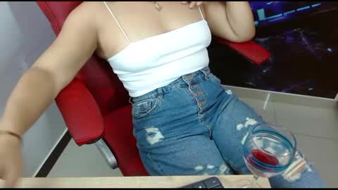 Abril Beltran online show from February 9, 9:17 pm