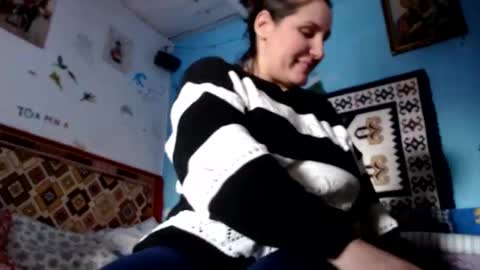 Snapshot of adelineblueeyes chatting on December 18, 9:36 am Larisa online show from December 18, 9:36 am