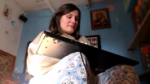 Snapshot of adelineblueeyes chatting on January 27, 1:19 pm Larisa online show from January 27, 1:19 pm