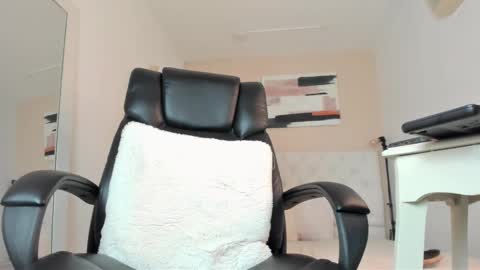 Snapshot of adonis_hot_xx chatting on February 21, 12:05 am adonis_hot_xx online show from February 21, 12:05 am