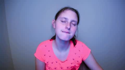 Snapshot of adrianatell_ chatting on March 5, 8:21 am Adriana online show from March 5, 8:21 am