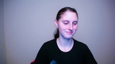 Snapshot of adrianatell_ chatting on February 25, 7:31 am Adriana online show from February 25, 7:31 am