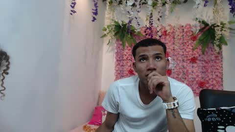adriel_and_risitos_ online show from September 20, 5:32 am