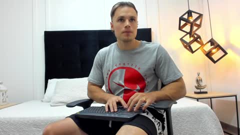 Adrein Roche online show from February 6, 11:15 pm