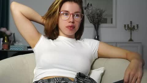 Snapshot of aelia_anara chatting on September 18, 4:16 am Aelia online show from September 18, 4:16 am