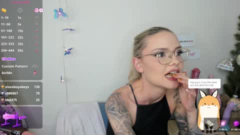 Snapshot of aimee_jay94 chatting on December 23, 8:44 am Aimee Jay online show from December 23, 8:44 am