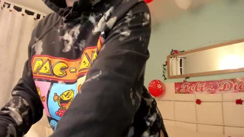 Snapshot of alaia_greyy chatting on February 18, 2:16 pm Alaia online show from February 18, 2:16 pm