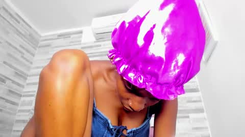 Snapshot of alana_roos chatting on February 21, 6:37 pm Alana online show from February 21, 6:37 pm