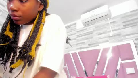Snapshot of alana_roos chatting on March 1, 6:43 pm Alana online show from March 1, 6:43 pm