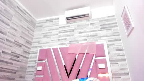Snapshot of alana_roos chatting on January 24, 6:56 pm Alana online show from January 24, 6:56 pm