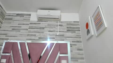 Snapshot of alana_roos chatting on September 19, 7:39 pm Alana online show from September 19, 7:39 pm