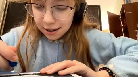 Snapshot of alanehadaller chatting on September 14, 11:00 am Stella online show from September 14, 11:00 am