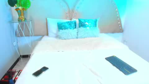 Snapshot of alanna_blaze chatting on September 17, 1:03 pm alanna_blaze online show from September 17, 1:03 pm
