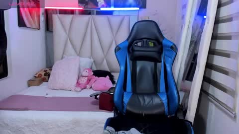 ale_noah_xxx online show from January 11, 7:39 am