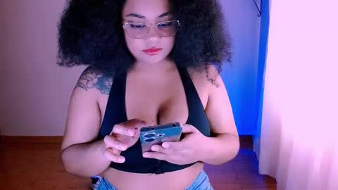 Snapshot of alejandra_conde chatting on February 17, 10:27 pm Alejandra online show from February 17, 10:27 pm