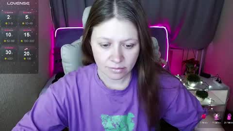 Snapshot of alekasamui chatting on February 13, 4:43 am Aleksa online show from February 13, 4:43 am
