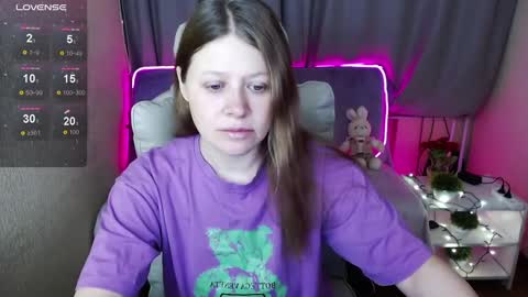 Snapshot of alekasamui chatting on February 5, 1:37 am Aleksa online show from February 5, 1:37 am