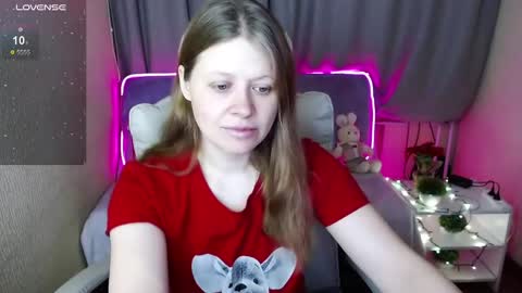Snapshot of alekasamui chatting on February 28, 10:28 pm Aleksa online show from February 28, 10:28 pm