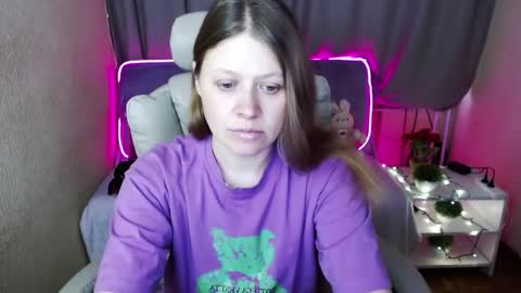 Snapshot of alekasamui chatting on March 5, 4:34 am Aleksa online show from March 5, 4:34 am