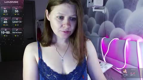 Snapshot of alekasamui chatting on September 17, 9:51 pm Aleksa online show from September 17, 9:51 pm