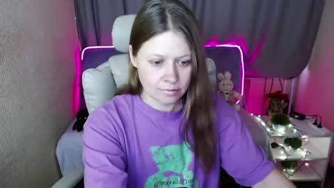 Snapshot of alekasamui chatting on February 21, 5:02 am Aleksa online show from February 21, 5:02 am