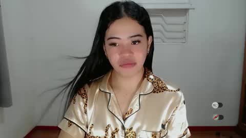 Snapshot of alesha_vibe_me chatting on February 6, 6:40 am alesha_vibe_me online show from February 6, 6:40 am
