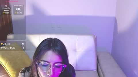 Snapshot of alessia_moore chatting on September 19, 8:23 pm Alessia online show from September 19, 8:23 pm