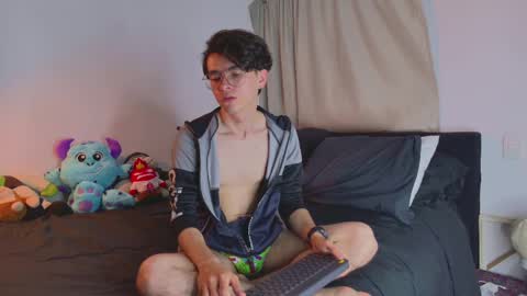 Snapshot of alex_kay_ chatting on September 16, 10:46 pm alex_kay_ online show from September 16, 10:46 pm