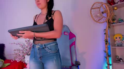 Snapshot of alexa_grey_1 chatting on January 22, 8:06 pm alexa online show from January 22, 8:06 pm