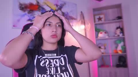 Snapshot of alexa_grey_1 chatting on January 21, 1:43 pm alexa online show from January 21, 1:43 pm