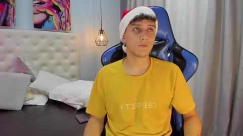 Snapshot of alexbbooy chatting on December 4, 6:49 am Alex online show from December 4, 6:49 am