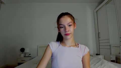 Snapshot of alexisyourdream chatting on September 15, 9:22 am Alex online show from September 15, 9:22 am