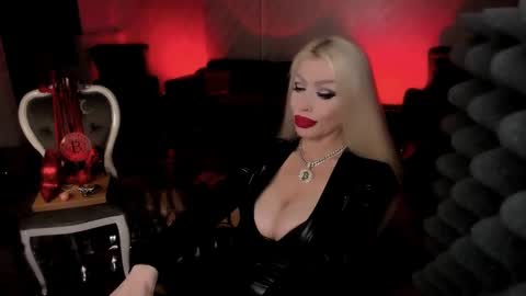 Snapshot of alfa_female chatting on January 26, 7:42 am AlfaFemale online show from January 26, 7:42 am