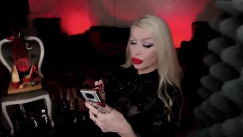 Snapshot of alfa_female chatting on February 3, 10:14 am AlfaFemale online show from February 3, 10:14 am