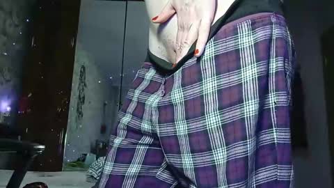 Snapshot of alice_peach chatting on February 27, 5:58 pm bigclit daddy squirt bigdildo fit online show from February 27, 5:58 pm