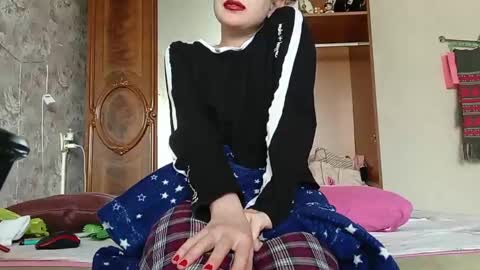 Snapshot of alice_peach chatting on February 27, 11:50 am bigclit daddy squirt bigdildo fit online show from February 27, 11:50 am