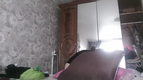 Snapshot of alice_peach chatting on February 8, 12:06 pm bigclit daddy squirt bigdildo fit online show from February 8, 12:06 pm