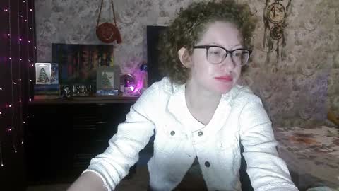 Snapshot of alice_peach chatting on December 30, 11:48 am bigclit daddy squirt bigdildo fit online show from December 30, 11:48 am