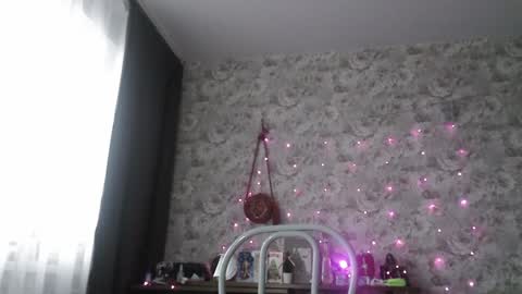 Snapshot of alice_peach chatting on January 29, 12:13 pm bigclit daddy squirt bigdildo fit online show from January 29, 12:13 pm