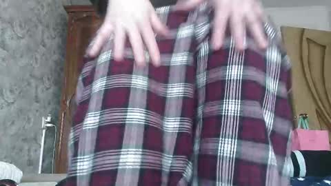Snapshot of alice_peach chatting on February 10, 10:31 am bigclit daddy squirt bigdildo fit online show from February 10, 10:31 am